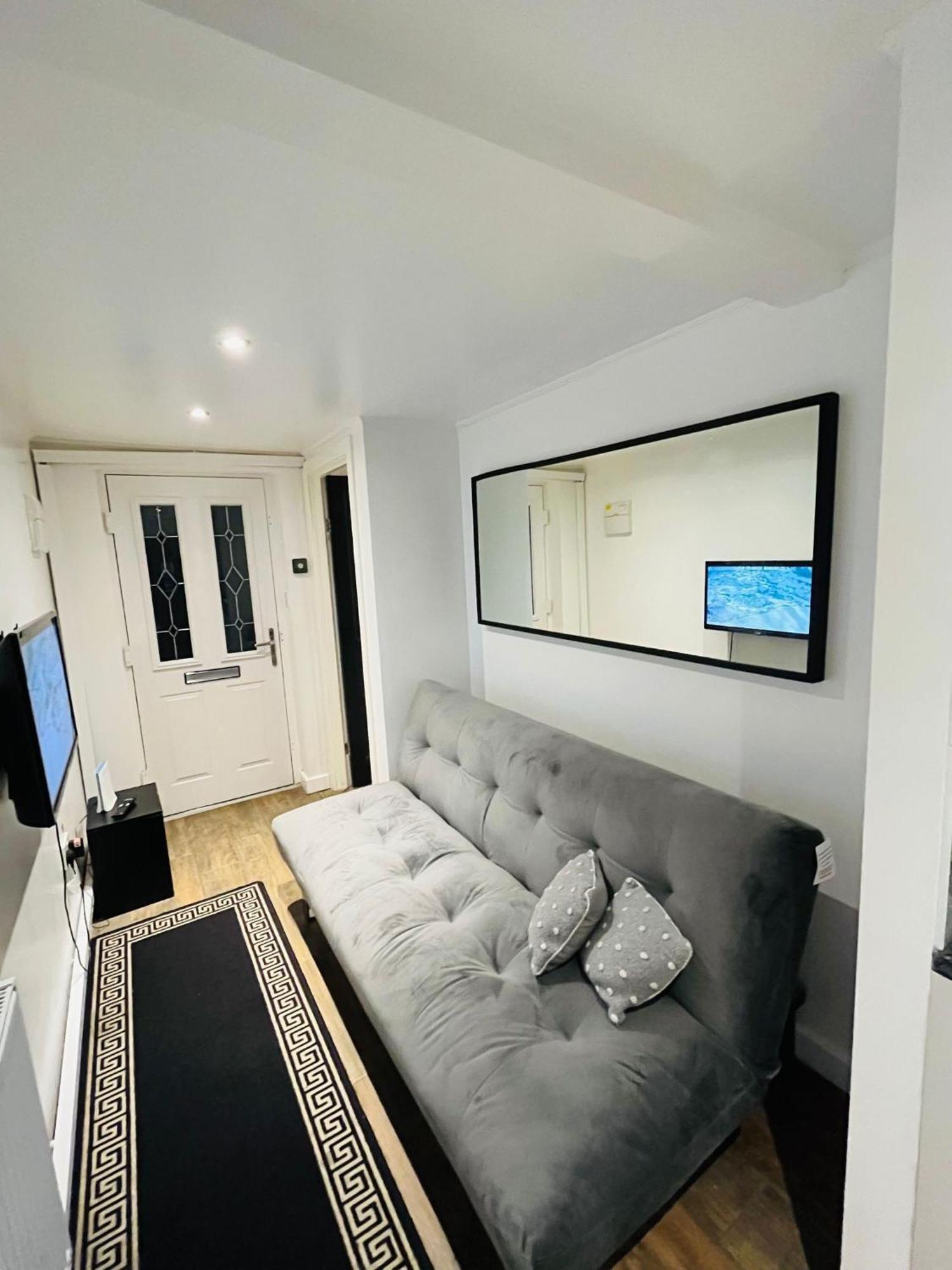 לונדון Exclusive Private One Bedroom Suite מראה חיצוני תמונה