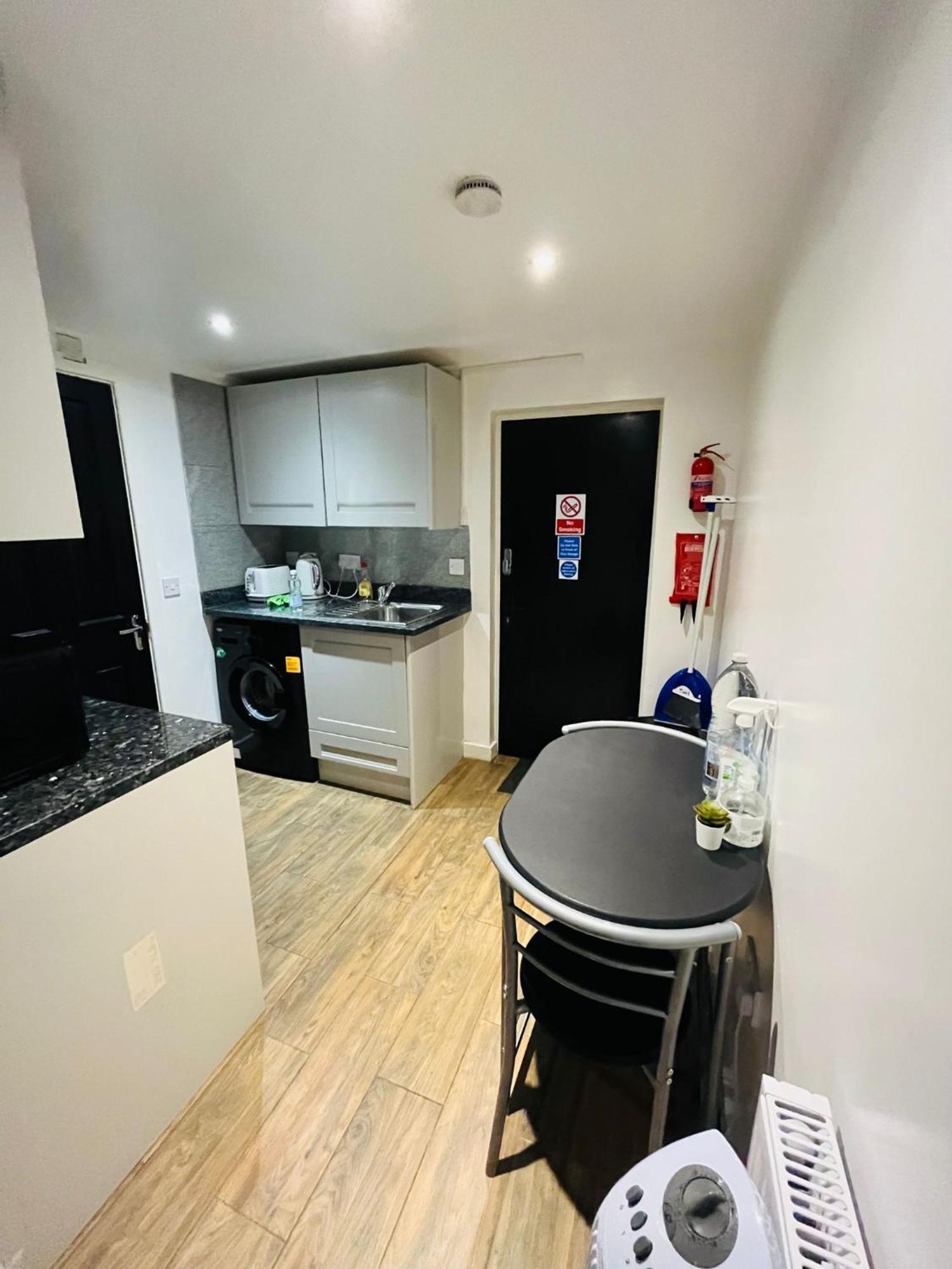 לונדון Exclusive Private One Bedroom Suite מראה חיצוני תמונה